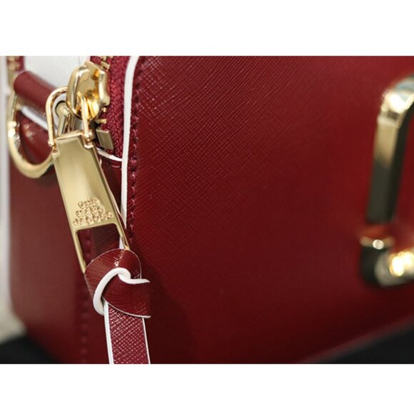 Marc Jacobs The Sure Shot Bag – Chic, Compact, and Versatile! - Picture 7 of 11